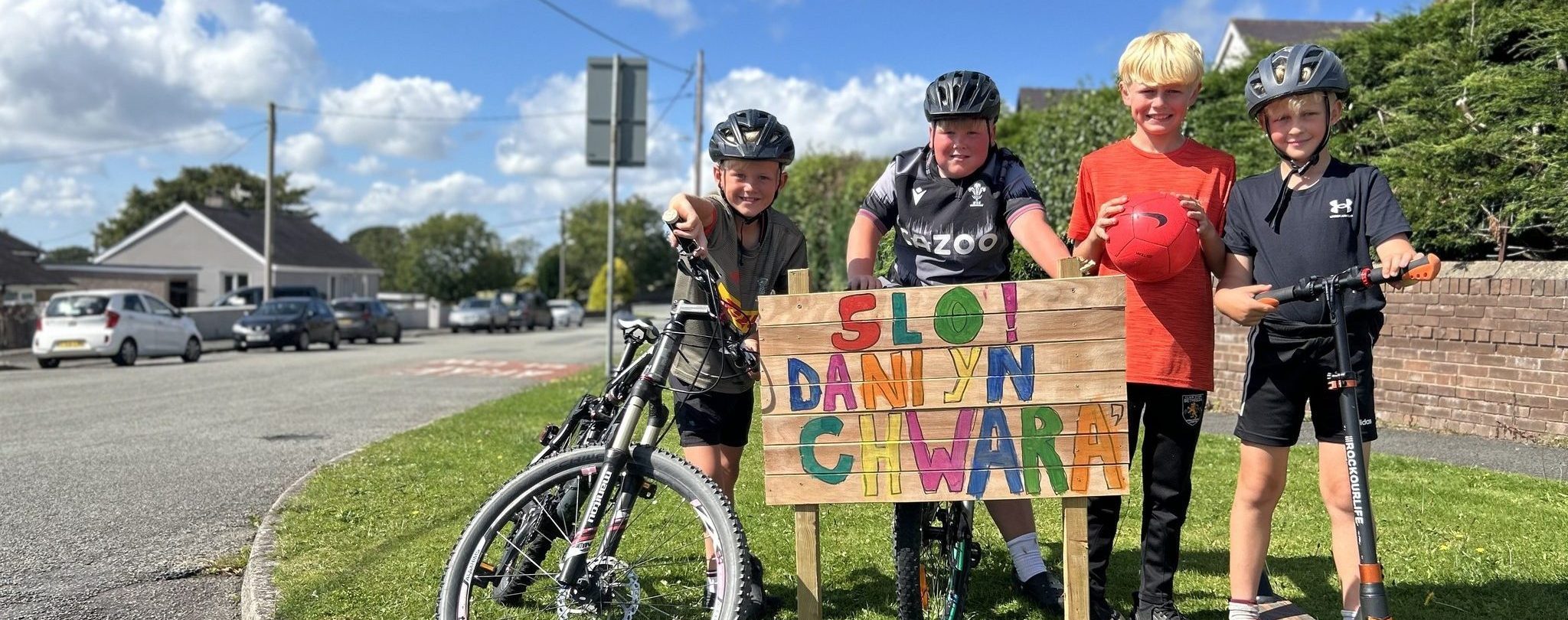 ‘Slow down drivers so we can play’ – children are making road signs to warn drivers